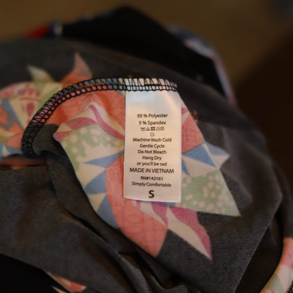 LulaRoe | Pinwheel Irma Tunic - Picture 4 of 8